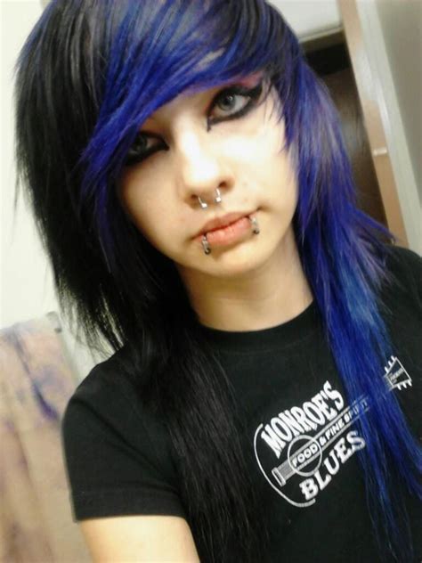 black emo haircut|black hair color emo.